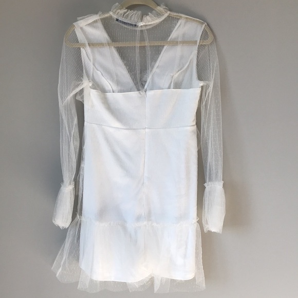 Fun white dress - Picture 7 of 8